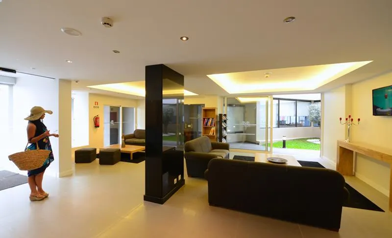 Lobby, Duas Torres, Madeira