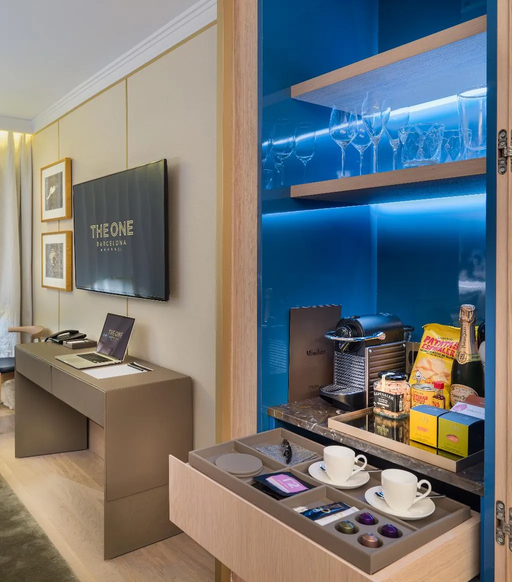 DOUBLE SINGLE USE DELUXE WITH VIEWS Room, The One Barcelona, Barcelona