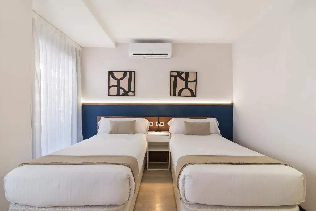Double or Twin SUPERIOR WITH BALCONY Room, Roisa Hostal Boutique, Madrid