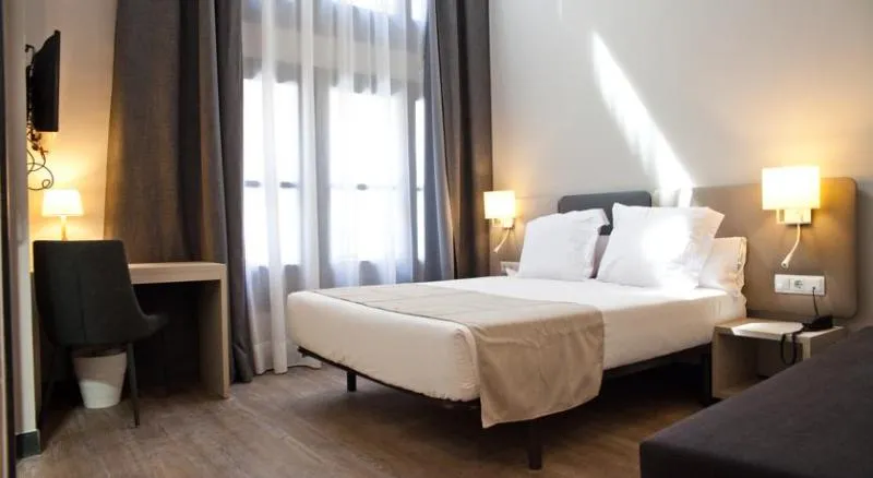 Double or Twin SUPERIOR Room, May Ramblas Hotel, Barcelona