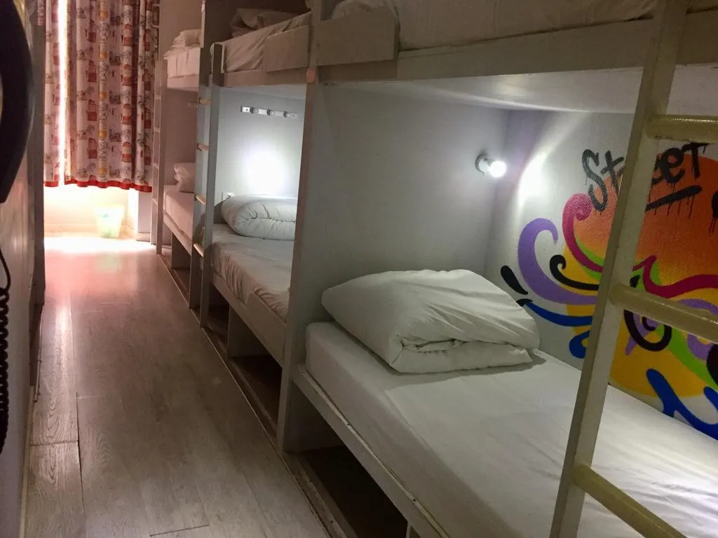Bed in dormitory CAPACITY 4 Room, Golden Tram 242 Lisbonne Hostel, Lisbon