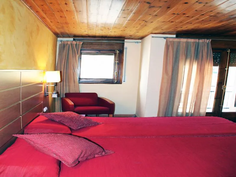 APARTMENT CAPACITY 4 ONE BEDROOM Room, Ordino 3000, Ordino