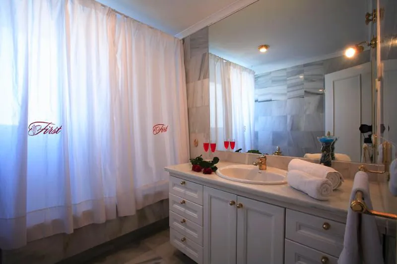 APARTMENT CAPACITY 4 TWO BEDROOMS Room, First Flatotel International, Costa Del Sol