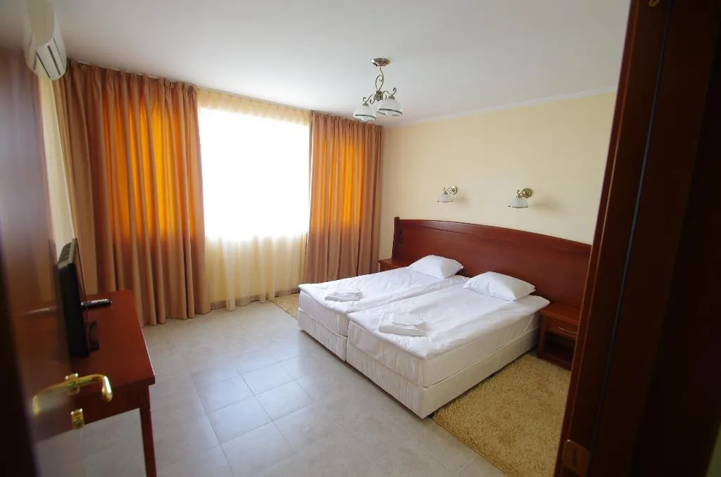 APARTMENT TWO BEDROOMS Room, Casa Real, Bourgas