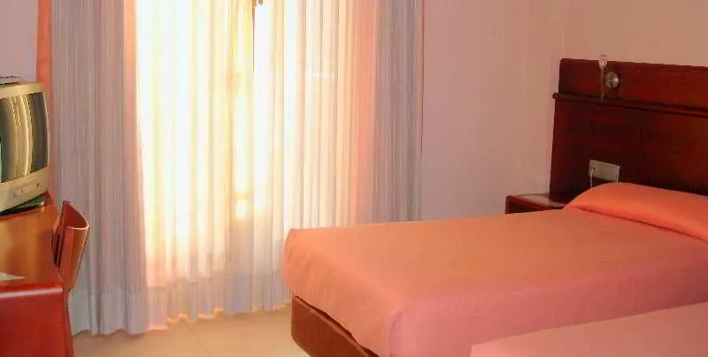 Room, Sant Quirze de Besora, Costa Brava
