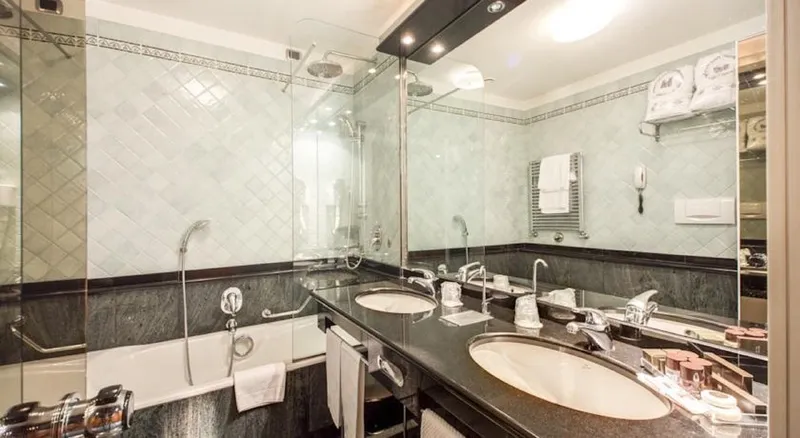 TRIPLE STANDARD Room, Brunelleschi, Milan