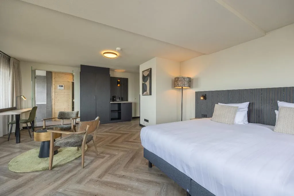 SUITE WITH DOUBLE BED Room, Leonardo Hotel IJmuiden Seaport Beach, Amsterdam