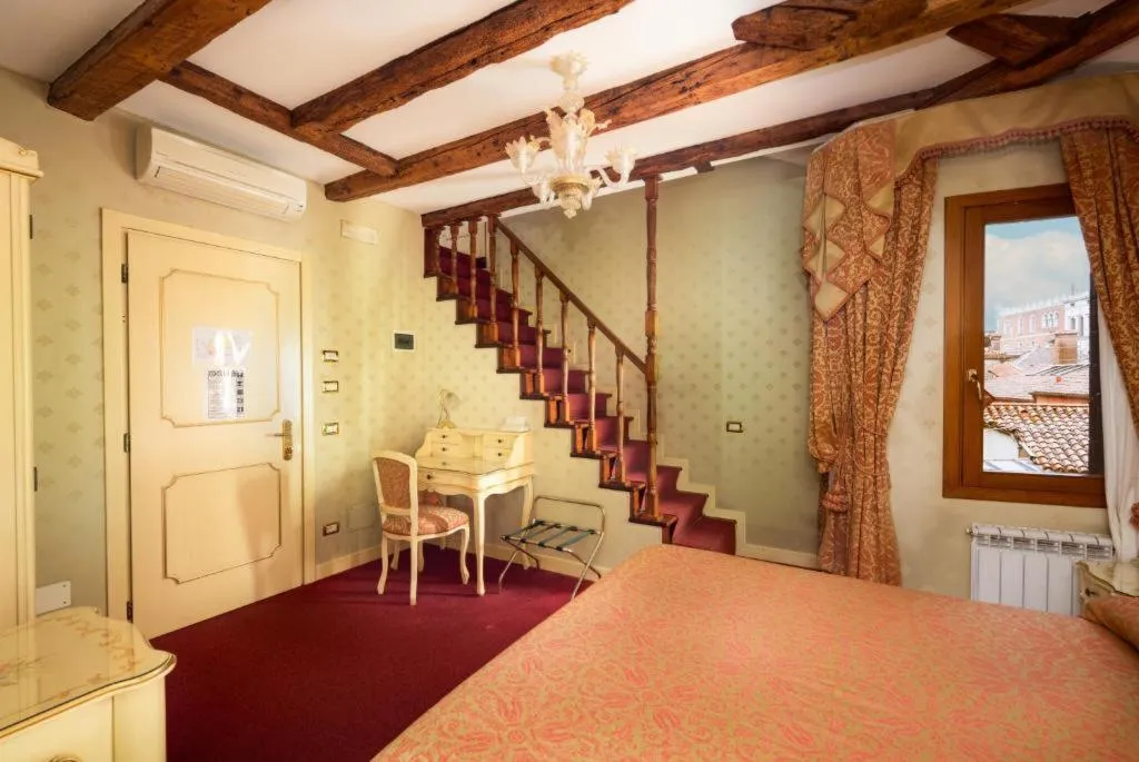 TRIPLE CLASSIC Room, Locanda Al Leon, Venice