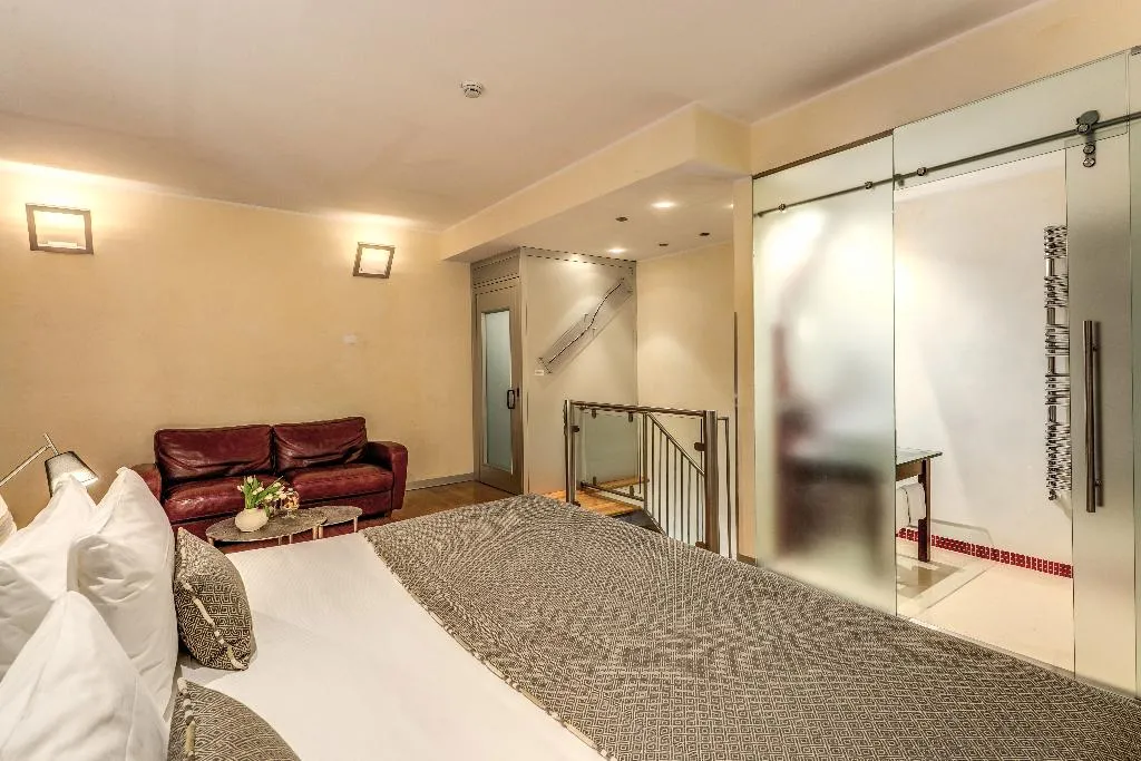 QUADRUPLE CLASSIC Room, La Griffe Hotel Roma, Rome