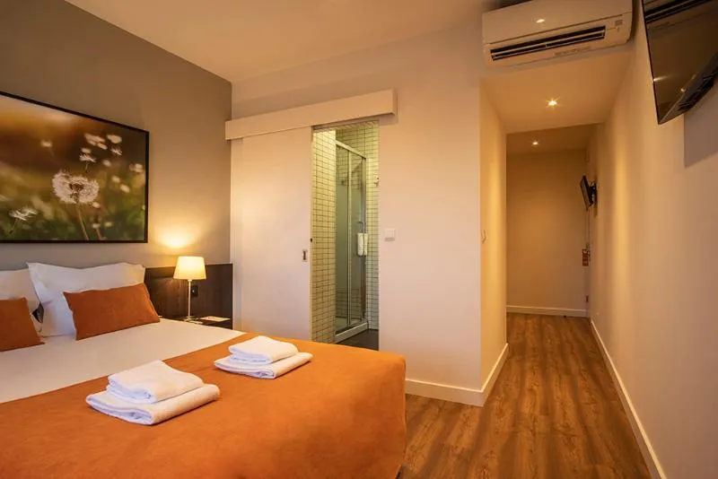 JUNIOR SUITE STANDARD Room, Riversuites, Porto