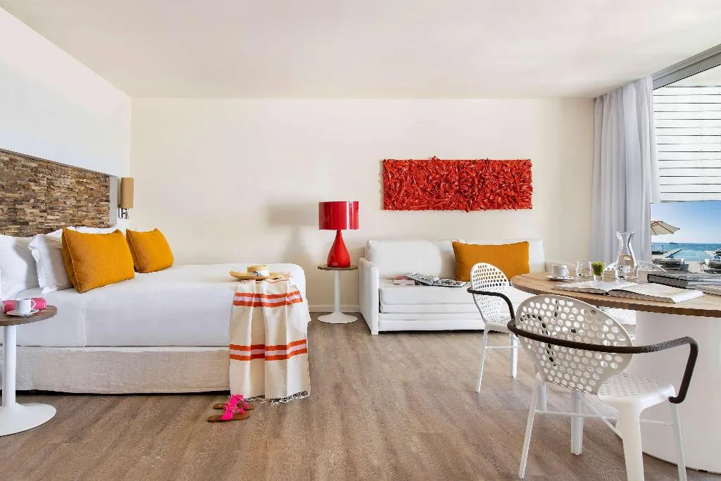 SUITE WITH PRIVATE POOL Room, ME Ibiza, Ibiza