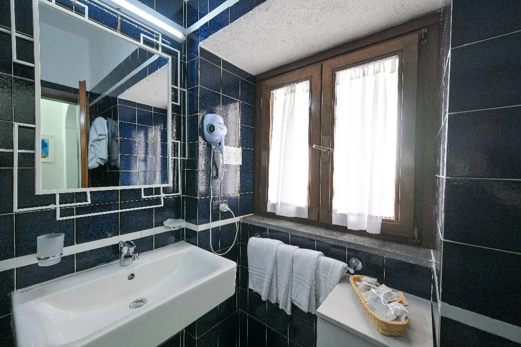 FAMILY ROOM TWO BEDROOMS ONE BATHROOM Room, Hotel Annabelle, Naples