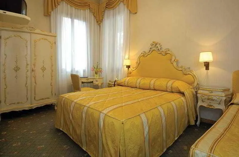 Room, Basilea, Venice