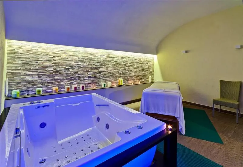 Sports and Entertainment, Regina Palace Terme, Naples