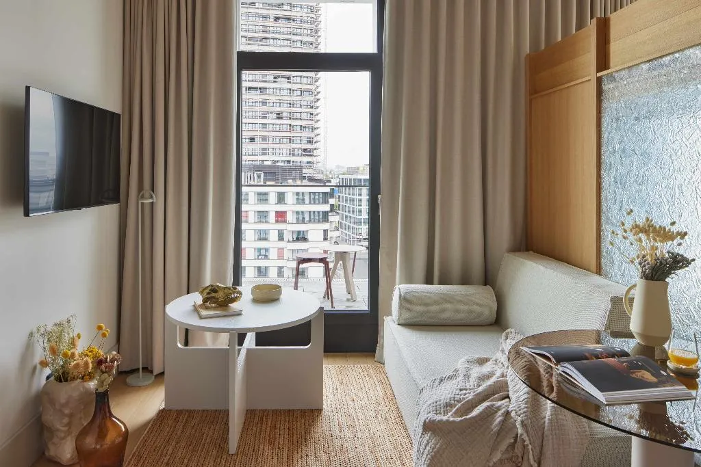 SUITE CITY VIEW Room, Locke at East Side Gallery, Friedrichshain, Berlin