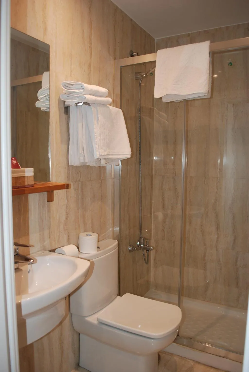 DOUBLE WITH DOUBLE BED Room, Hostal Avenida, Madrid