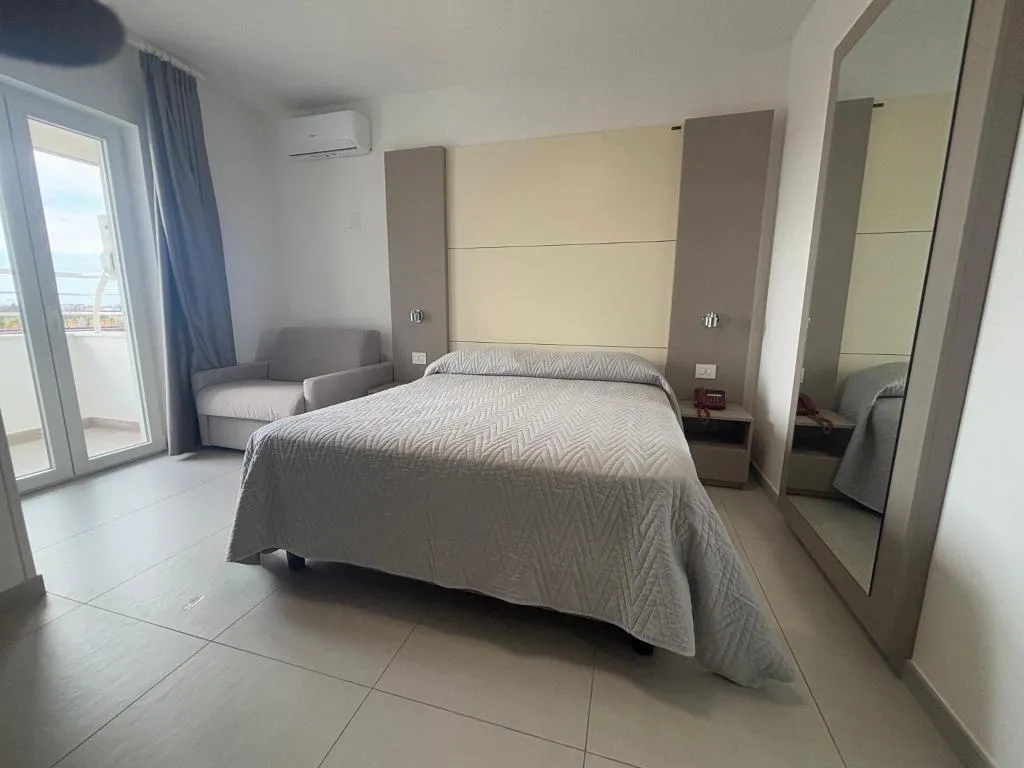 QUADRUPLE DELUXE Room, Hotel La Mela, Naples