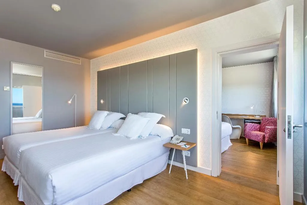 FAMILY ROOM CONNECTING ROOM Room, Occidental Atenea Mar, Barcelona