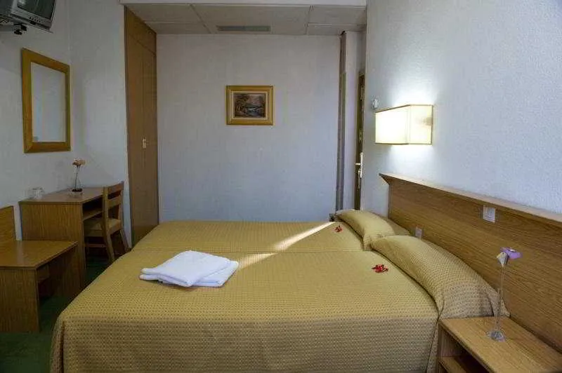Room, Madrisol, Madrid