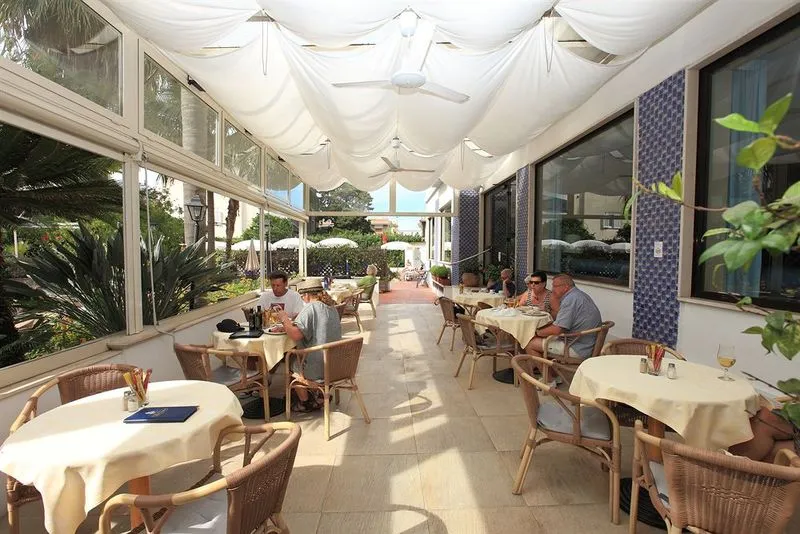 Restaurant, Caravel, Naples