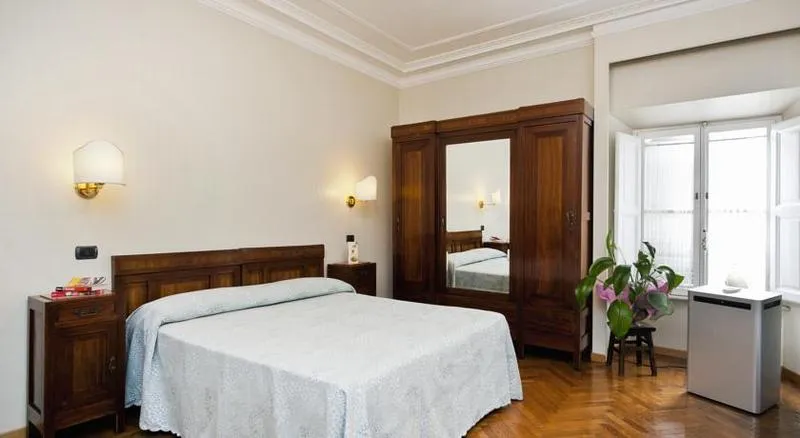 Double or Twin ECONOMY Room, Trevi Collection, Rome