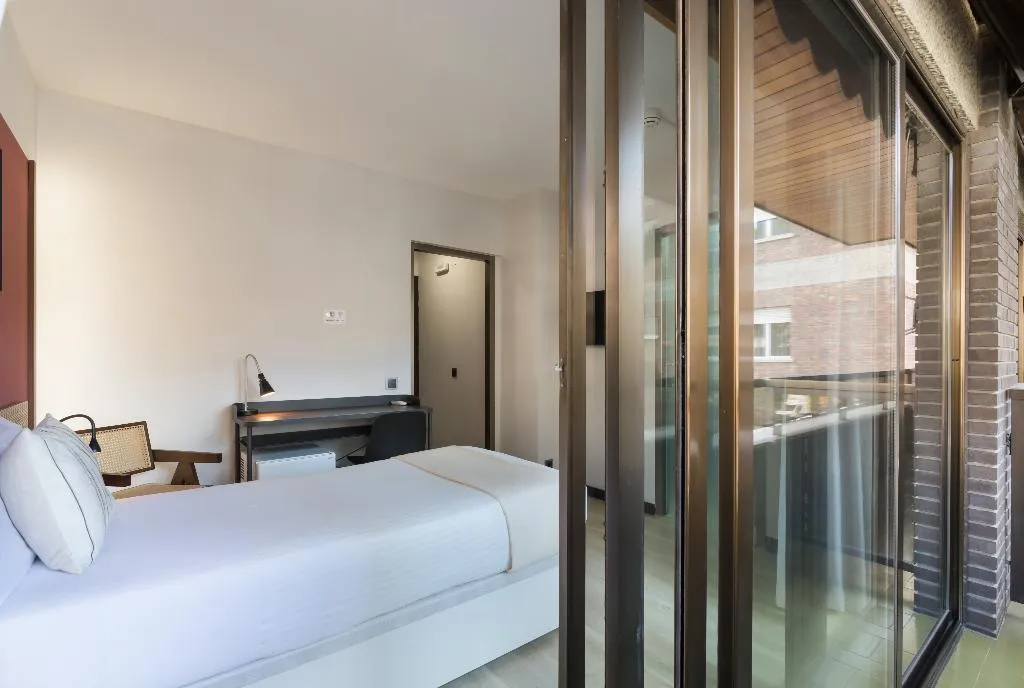 SINGLE WITH BALCONY Room, Roisa Hostal Boutique, Madrid