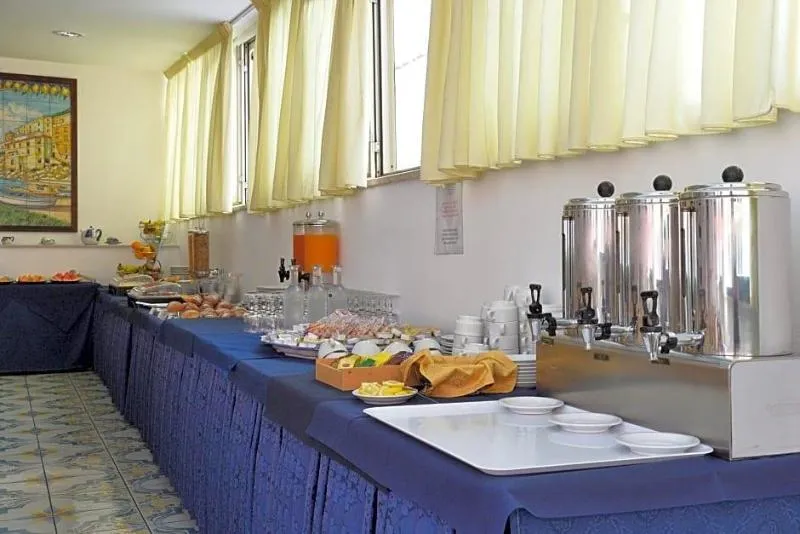 Lobby, Hotel Settebello, Naples