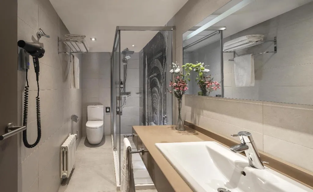 FAMILY ROOM CONNECTING ROOM Room, NH Madrid Zurbano, Madrid