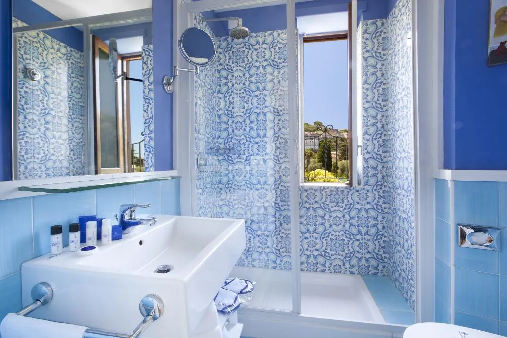 DOUBLE SEA VIEW WITH BALCONY Room, Hotel Regina Sorrento, Naples