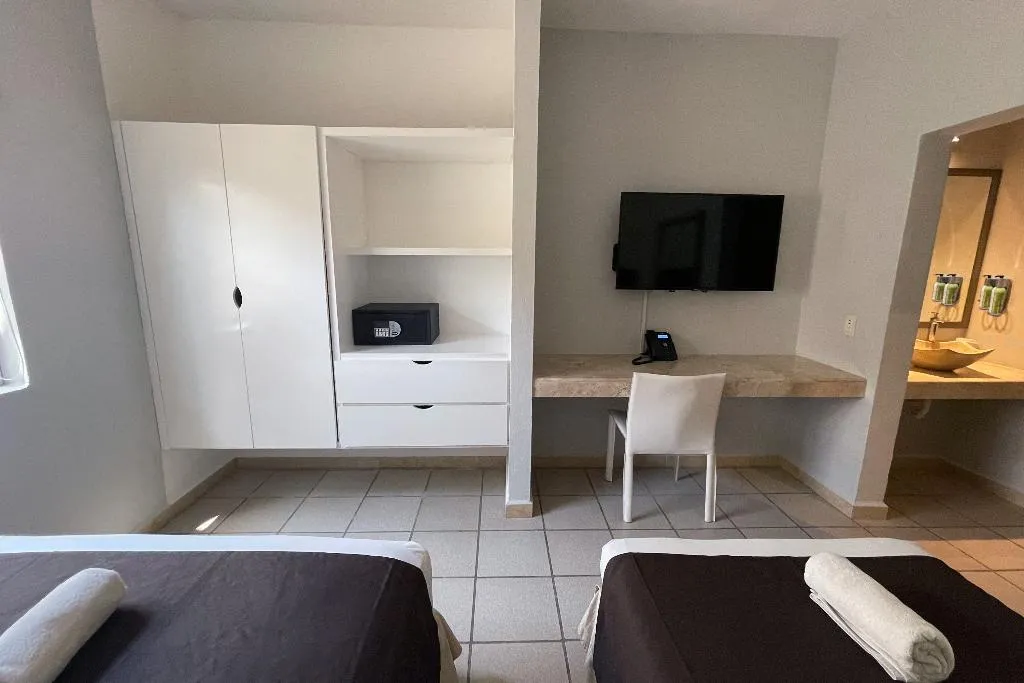 TWIN NON SMOKING Room, Days Inn by Wyndham Playa del Carmen, Playa Del Carmen