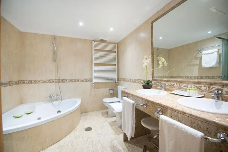 SUITE DELUXE ONE BED Room, Hospederia La Canada, Madrid