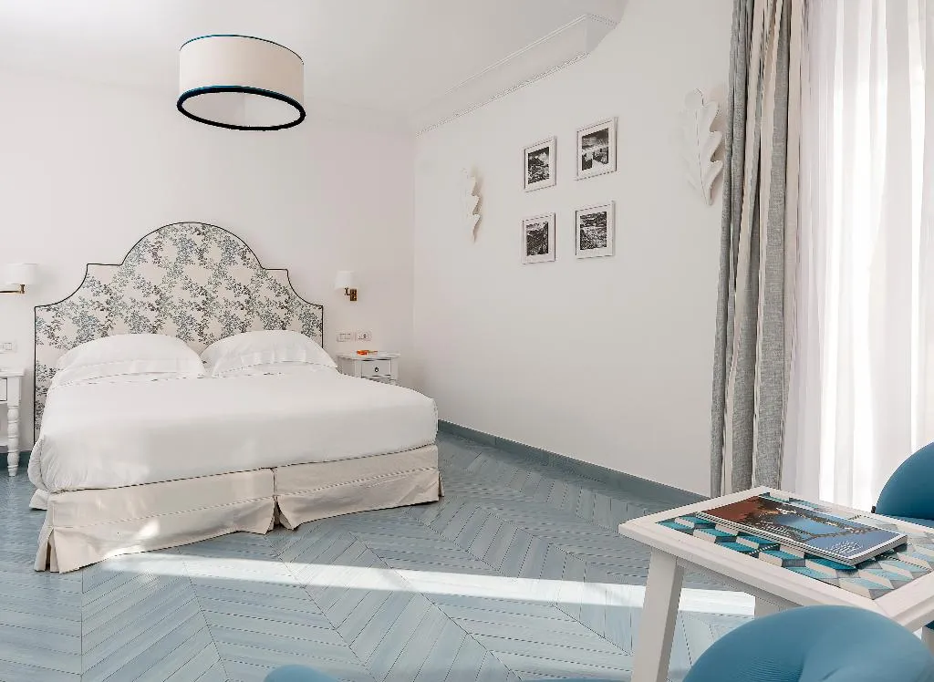 JUNIOR SUITE GARDEN VIEW WITH BALCONY Room, Casa Mariantonia, Naples