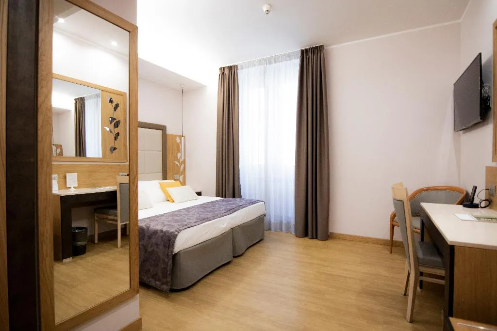 DOUBLE DELUXE Room, Giolli Nazionale, Rome