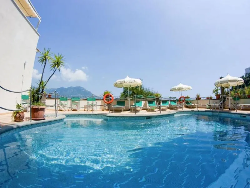 Pool, Bonadies, Naples