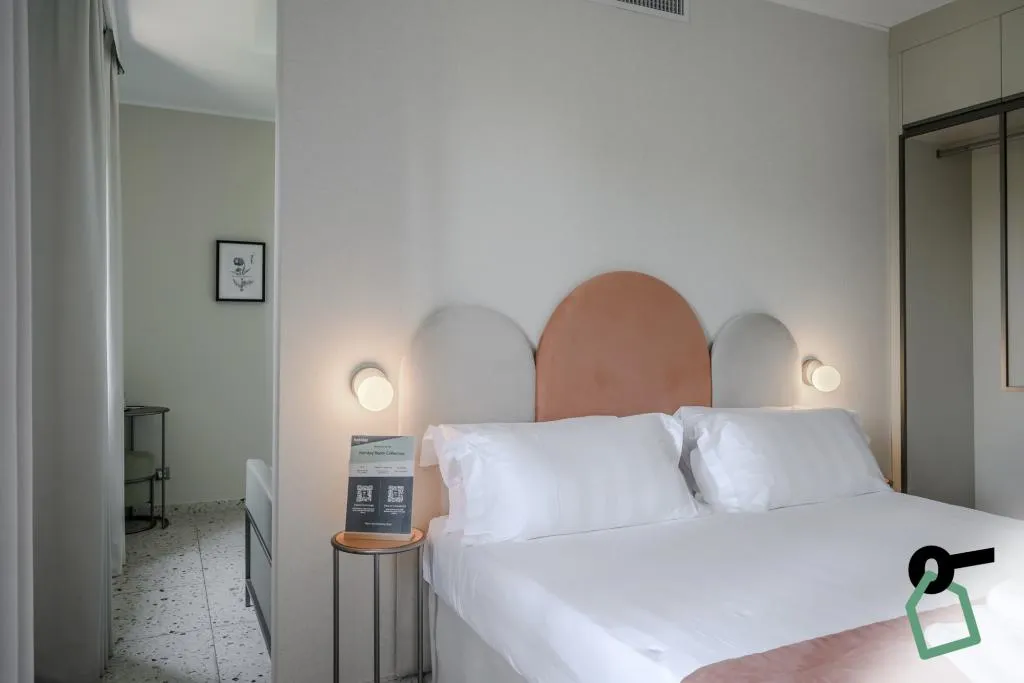 DOUBLE GARDEN VIEW KING BED Room, Hotiday Venezia Cape, Venice
