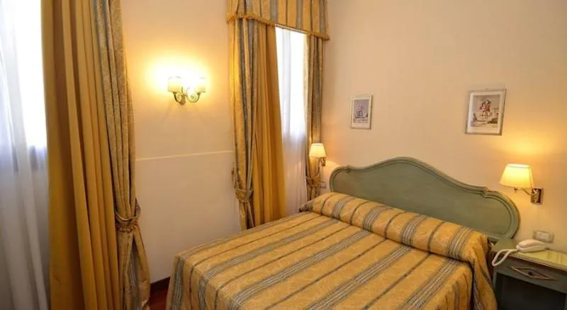 DOUBLE CLASSIC Room, Locanda La Corte, Venice