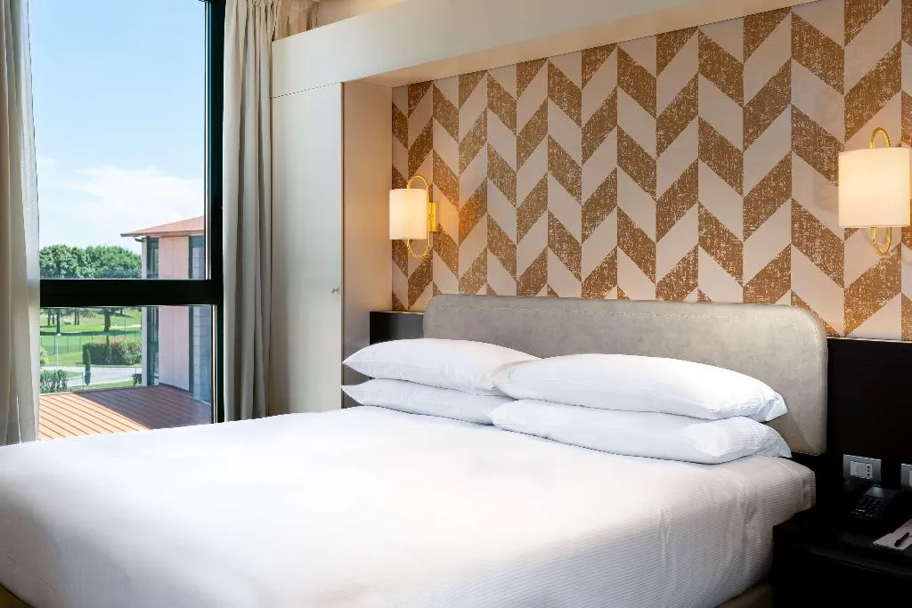 DOUBLE SINGLE USE SUPERIOR Room, Doubletree by Hilton Milan Malpensa Solbiate Olona, Milan