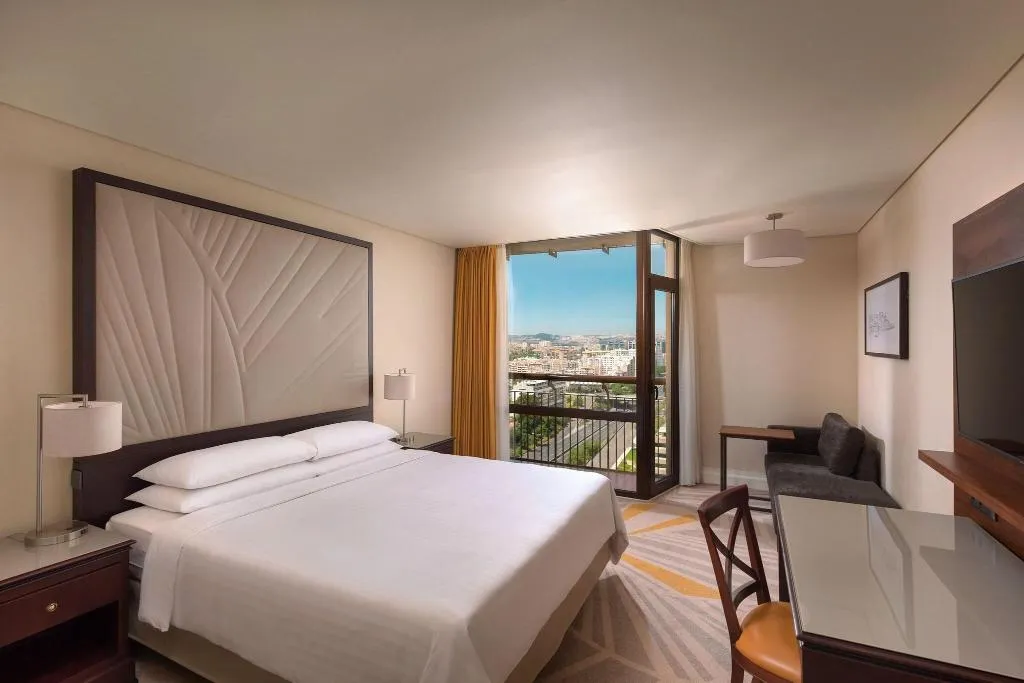 DOUBLE EXECUTIVE KING BED Room, Marriott Hotel Lisbon, Lisbon