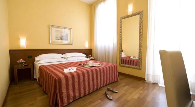 Room, Fenice Hotel Milan, Milan