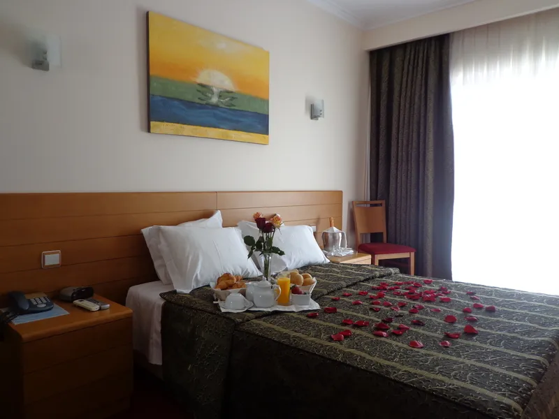 Room, Quasar, Porto