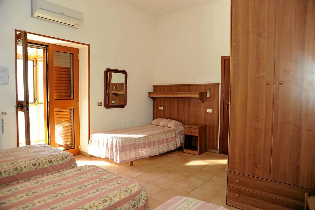 APARTMENT CAPACITY 4 Room, Oasi Madre Della Pace, Naples