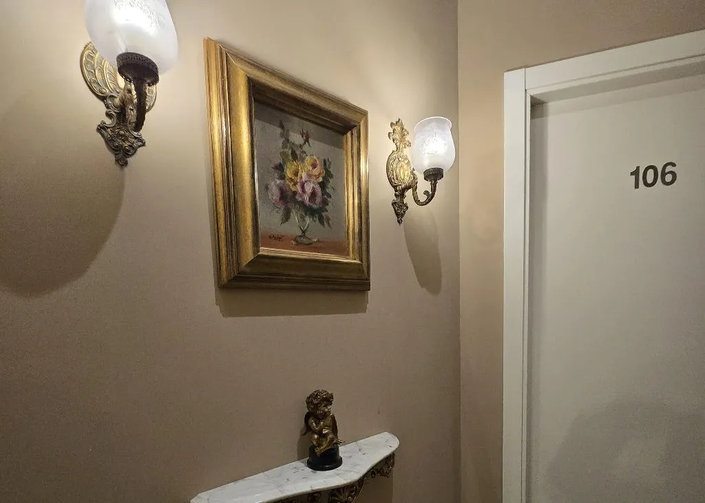 Room, El Palacete De La Almudayna, Madrid
