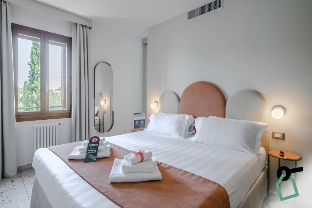 DOUBLE GARDEN VIEW KING BED Room, Hotiday Venezia Cape, Venice