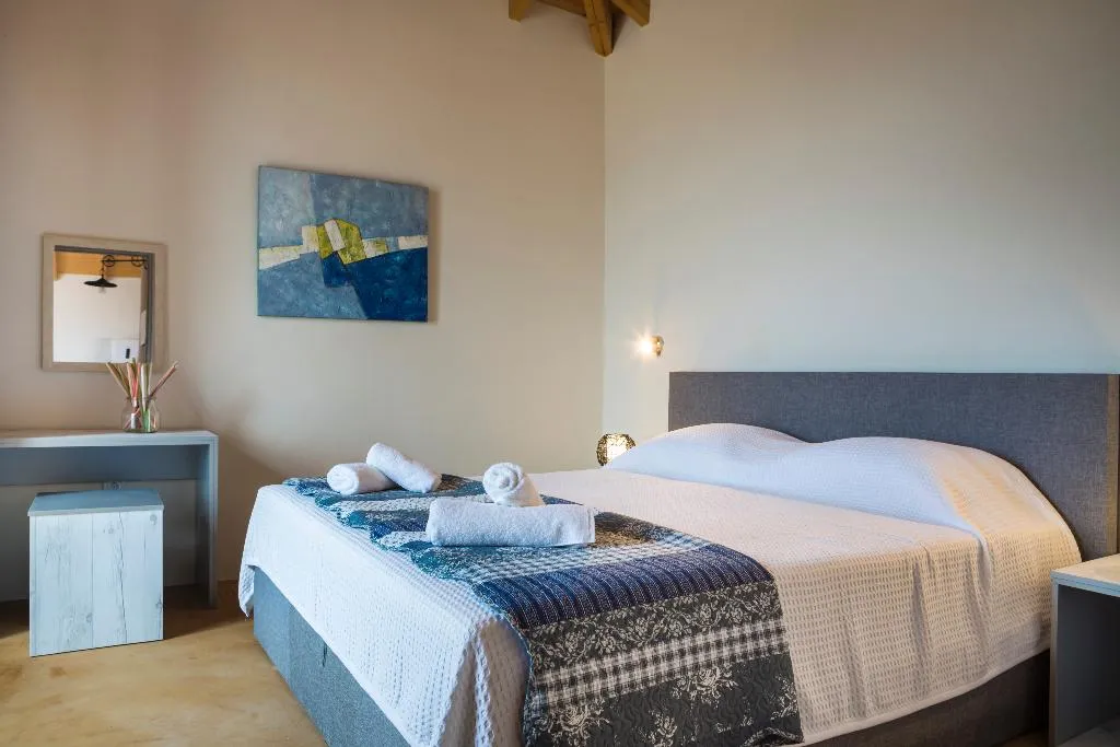 VILLA TWO BEDROOMS WITH PRIVATE POOL Room, Magganos Sunset Villas, Kefallinia
