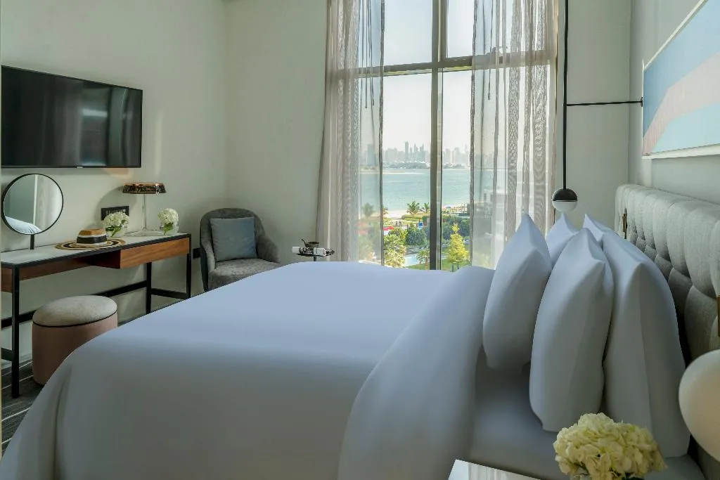 DOUBLE DELUXE SEA VIEW Room, Th8 Palm Dubai Beach Resort Vignette Collection, Dubai