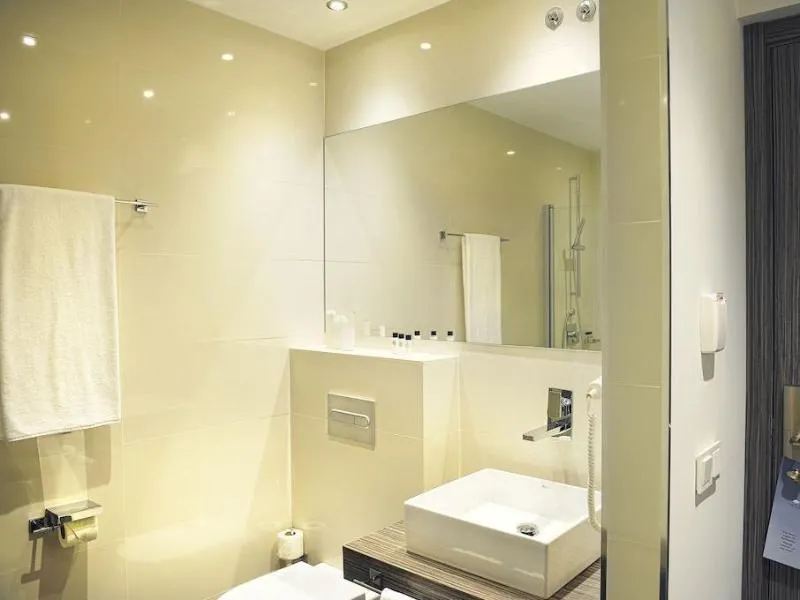Room, Air Rooms Madrid by HelloSky, Madrid