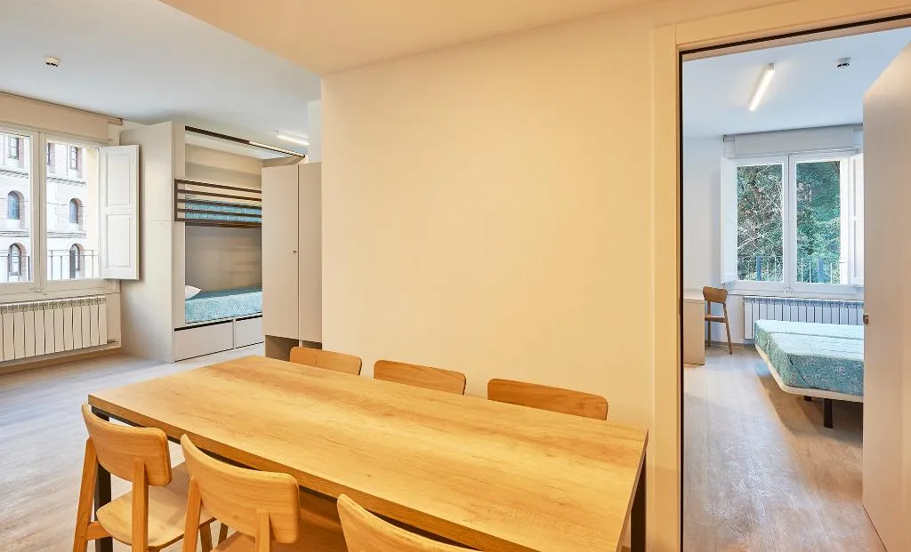 FAMILY ROOM CAPACITY 6 Room, Alberg Abat Oliba, Barcelona