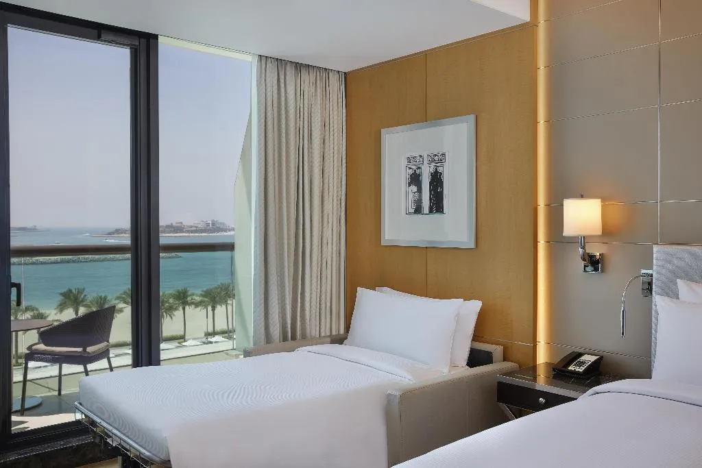 FAMILY ROOM DELUXE SEA VIEW Room, Hilton Dubai Palm Jumeirah, Dubai