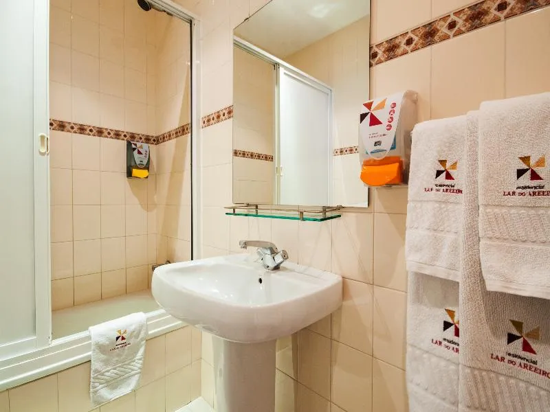 Double or Twin STANDARD Room, Residencial Lar do Areeiro, Lisbon