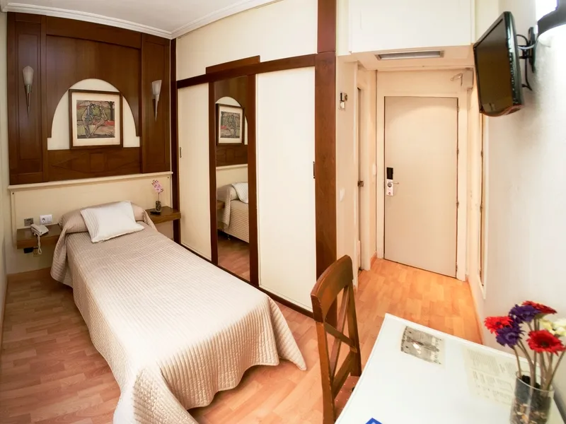 SINGLE STANDARD Room, Pasarela, Seville